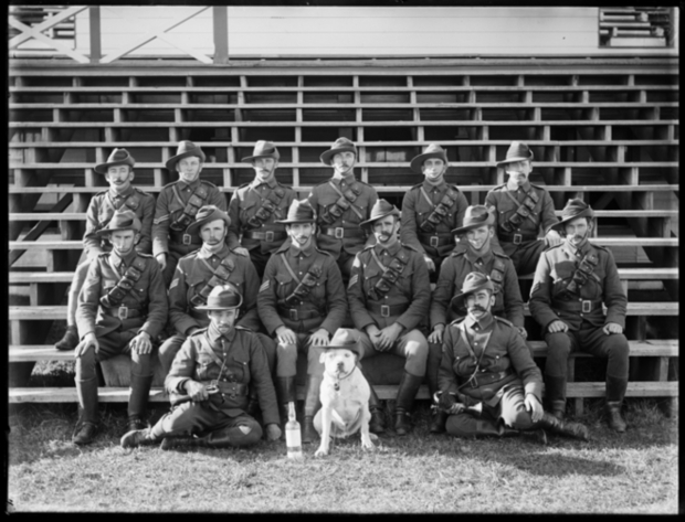 World War I soldiers and mascot